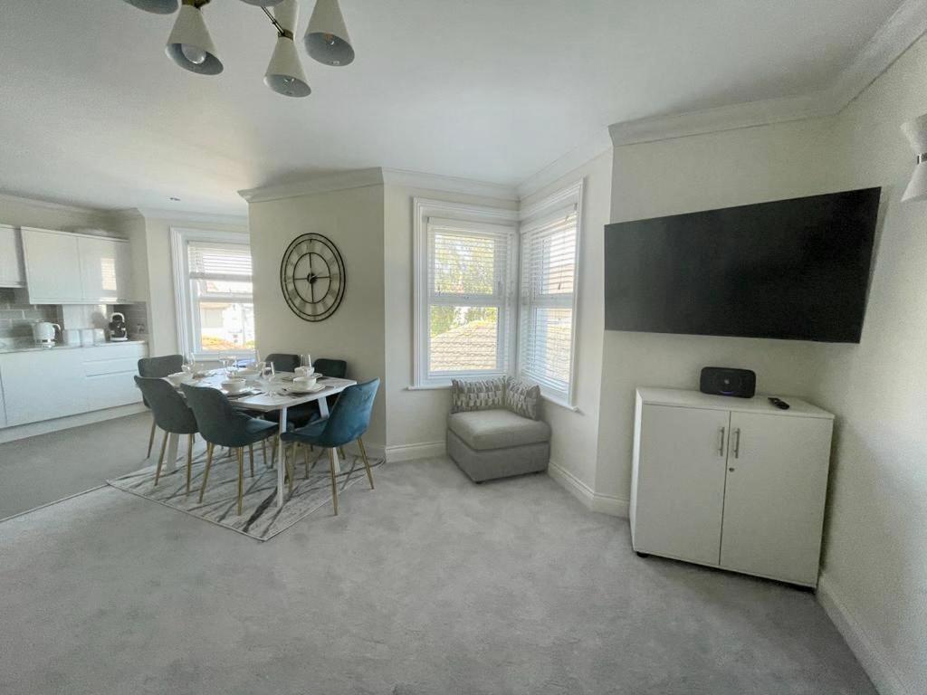 Exquisite Apartment, Stone Throw From The Beach Bournemouth Zewnętrze zdjęcie