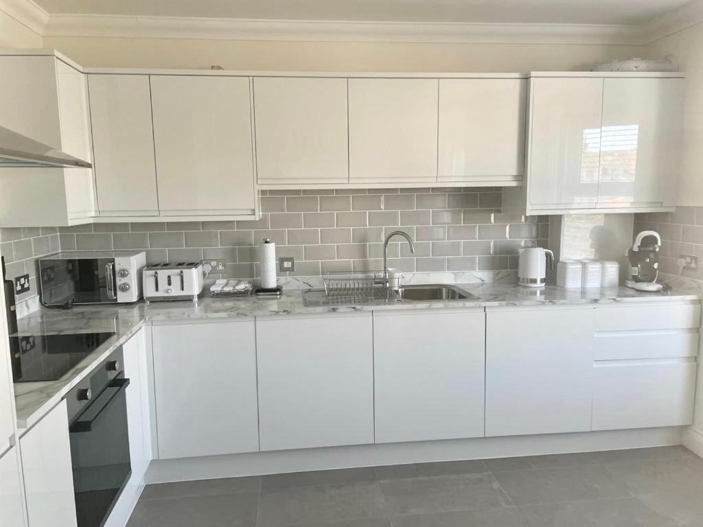 Exquisite Apartment, Stone Throw From The Beach Bournemouth Zewnętrze zdjęcie