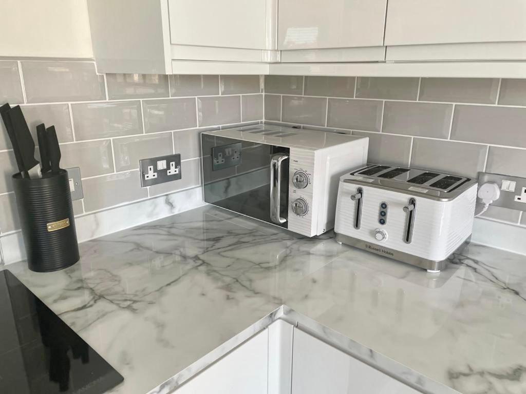 Exquisite Apartment, Stone Throw From The Beach Bournemouth Zewnętrze zdjęcie
